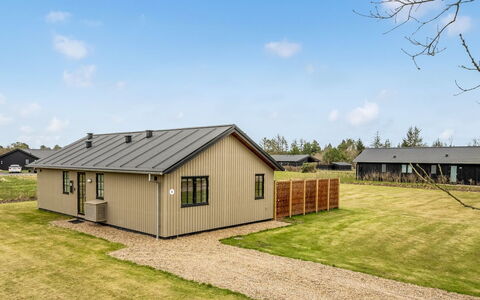 Emin - 2.8Km from the Sea: Möbel, Holz, Interior Design, Flooring, Fussboden, Stuhl, Zimmer, Decke, Wohnzimmer, Wohnung