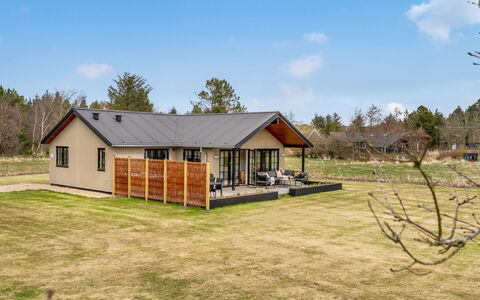 Emin - 2.8Km from the Sea: Möbel, Holz, Interior Design, Flooring, Fussboden, Stuhl, Zimmer, Decke, Wohnzimmer, Wohnung