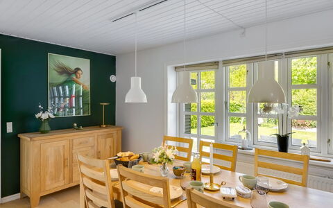 Seved - 440M from the Sea: Wohnung, Schatten, Balkon, Stuhl, Zaun, Gartenmöbel, Aluminium, Kunstrasen