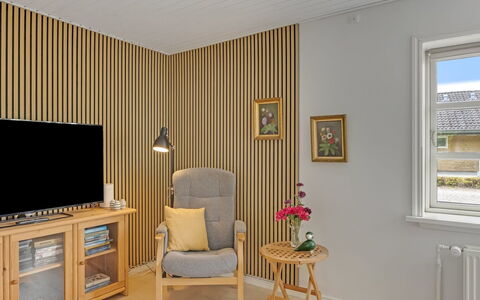 Seved - 440M from the Sea: Wohnung, Schatten, Balkon, Stuhl, Zaun, Gartenmöbel, Aluminium, Kunstrasen