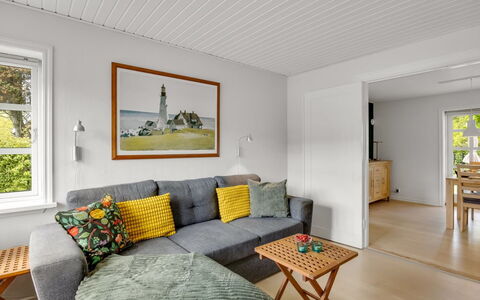 Seved - 440M from the Sea: Wohnung, Schatten, Balkon, Stuhl, Zaun, Gartenmöbel, Aluminium, Kunstrasen