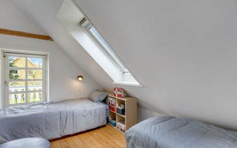 Seved - 440M from the Sea: Wohnung, Schatten, Balkon, Stuhl, Zaun, Gartenmöbel, Aluminium, Kunstrasen