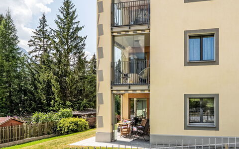 Chesa Chalcherin 3: Wohnung, Balkon, Estate, Veranda, Geländer, Abstellgleis, Villa