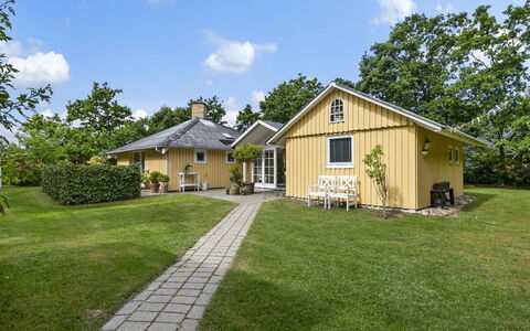 Holmsten - 250M to the Fjord: Möbel, Holz, Interior Design, Flooring, Fussboden, Stuhl, Zimmer, Decke, Wohnzimmer, Wohnung