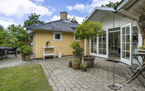 Holmsten - 250M to the Fjord: Möbel, Holz, Interior Design, Flooring, Fussboden, Stuhl, Zimmer, Decke, Wohnzimmer, Wohnung