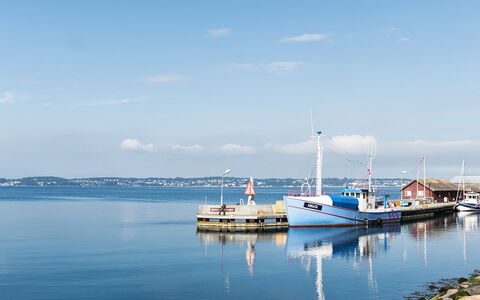 Delan - 650M from the Sea: Blau, Boot, Wasser, Gewässer, Watercraft, Wasserweg, Wolke, Boote Und Boating - Geräte Und Materialien, Meer, Küsten Und Ozeanische Forms