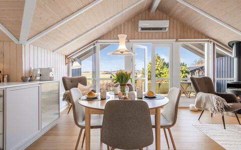 Caranus - 120M from the Sea: Schwimmbad, Bauernhaus, Estate, Villa, Resort, Hazienda, Eco Hotel, Hinterhof