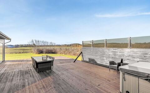 Emelita - 1.4Km from the Sea: Möbel, Holz, Interior Design, Flooring, Fussboden, Stuhl, Zimmer, Decke, Wohnzimmer, Wohnung
