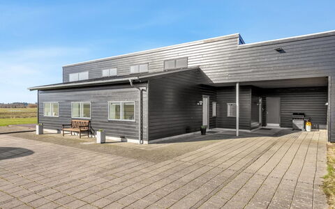 Emelita - 1.4Km from the Sea: Möbel, Holz, Interior Design, Flooring, Fussboden, Stuhl, Zimmer, Decke, Wohnzimmer, Wohnung