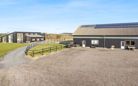 Emelita - 1.4Km from the Sea: Möbel, Holz, Interior Design, Flooring, Fussboden, Stuhl, Zimmer, Decke, Wohnzimmer, Wohnung