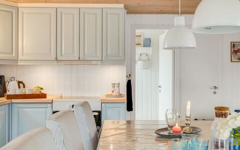 Nikica - from the Sea: Möbel, Interior Design, Flooring, Holz, Decke, Light Fixture, Küche, Countertop, Fussboden, Cabinetry