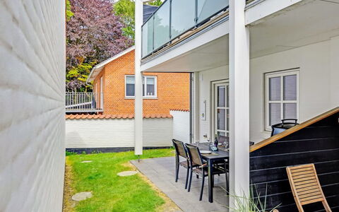 Alwina - 900M from the Sea: Verbundwerkstoff, Balkon, Veranda, Geländer, Zaun, Deck, Garten, Holzbeize, Baluster, Treppe