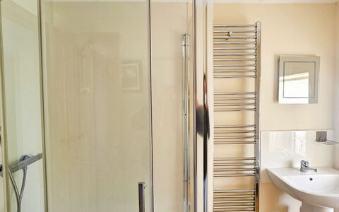 Ben Edra Croft: Flooring, Fussboden, Interior Design, Armatur, Badezimmer, Installation, Glas, Zapfhahn, Sinken, Spiegel