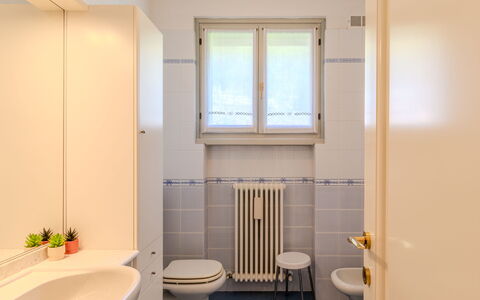 Casa Aldes: Flooring, Fussboden, Interior Design, Armatur, Badezimmer, Zimmer, Installation, Zapfhahn, Sinken, Wohnung