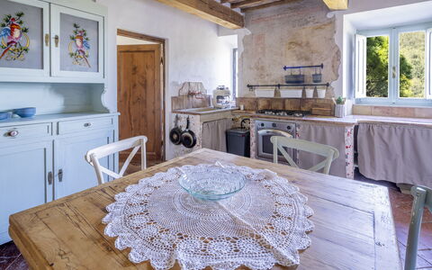 House in Sassa, Historic Tuscany Village, View: Möbel, Interior Design, Flooring, Holz, Tabelle, Stuhl, Fussboden, Küche, Küche & Esszimmer Tisch, Zimmer