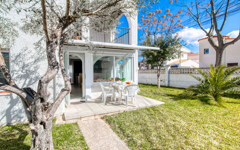 Empuriabrava 542: Veranda, Schatten, Estate, Landscaping, Balkon, Villa