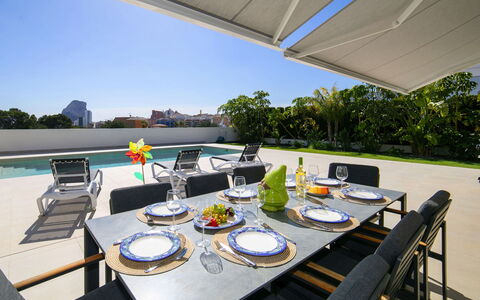 Pouw: Resort, Schwimmbad, Hotel, Ferienort, Strandresort, Hazienda, Thermae, Tropen, Villa