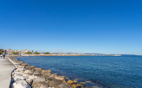 Hyères 637: Resort, Schwimmbad, Hotel, Ferienort, Strandresort, Hazienda, Thermae, Tropen, Villa