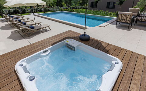 Sola: Schwimmbad, Freizeit, Armatur, Badewanne, Verbundwerkstoff, Jacuzzi, Resort, Urlaub, Gartenmöbel