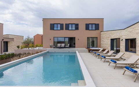 Sola: Resort, Schwimmbad, Hotel, Ferienort, Strandresort, Hazienda, Thermae, Tropen, Villa