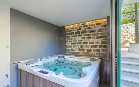 Villa Majestic: Armatur, Resort, Hotel, Badewanne, Fliese, Eco Hotel, Schwimmbad, Zimmerpflanze