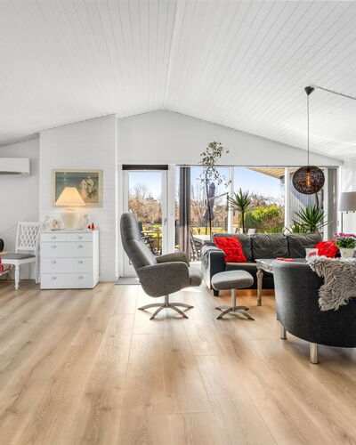 Sofus - 800M from the Sea