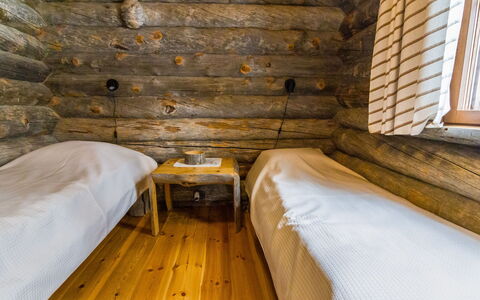 Mäkikelo: Holz, Schlafzimmer, Bettdecke, Bett, Bedding, Fussboden, Hartholz, Planke, Bettrahmen, Holzbeize