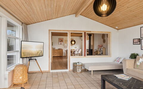 Ansberga - 3.2Km to the Fjord: Interior Design, Holz, Möbel, Decke, Flooring, Fussboden, Wohnzimmer, Zuhause, Couch, Beleuchtung