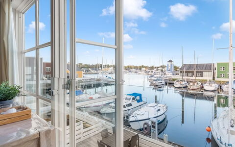 Björk - 10M from the Sea: Boot, Yachthafen, Watercraft, Dock, Hafen, Hafen, Schiffsbau, Mast, Boote Und Boating - Geräte Und Materialien, Reflexion