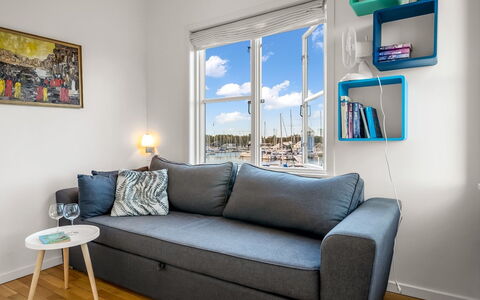 Björk - 10M from the Sea: Möbel, Interior Design, Couch, Flooring, Fussboden, Wohnzimmer, Zimmer, Wohnung, Tabelle, Zuhause