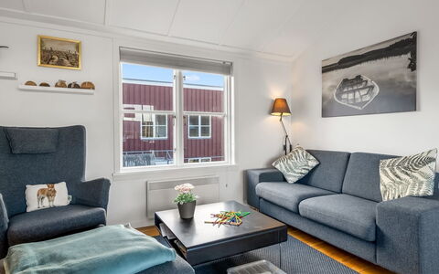 Björk - 10M from the Sea: Möbel, Couch, Interior Design, Wohnzimmer, Wohnung, Zuhause, Fussboden, Flooring, Zimmer