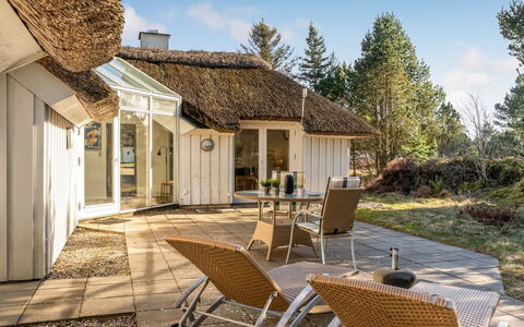 Udder - 1.3Km from the Sea: Möbel, Interior Design, Holz, Decke, Flooring, Fussboden, Holzboden, Küche & Esszimmer Tisch, Tabelle, Light Fixture