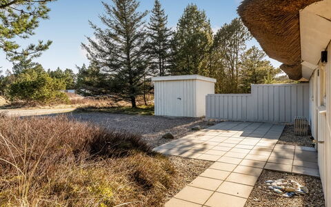 Udder - 1.3Km from the Sea: Möbel, Interior Design, Holz, Decke, Flooring, Fussboden, Holzboden, Küche & Esszimmer Tisch, Tabelle, Light Fixture