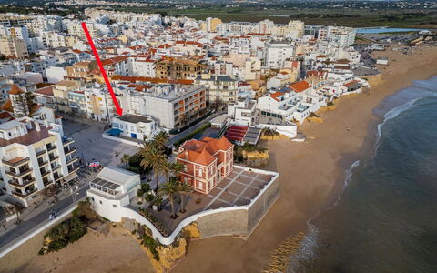 Ninho Do Mar: Fassade, Dach, Solarenergie, Schatten, Solarenergie, Schuppen, Abstellgleis