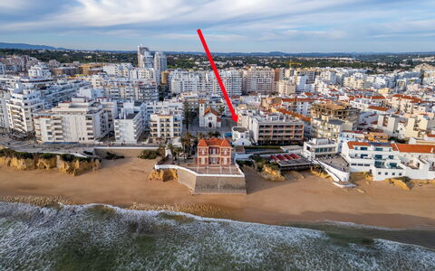 Ninho Do Mar: Fassade, Dach, Solarenergie, Schatten, Solarenergie, Schuppen, Abstellgleis