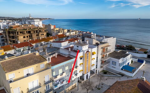 Ninho Do Mar: Fassade, Dach, Solarenergie, Schatten, Solarenergie, Schuppen, Abstellgleis