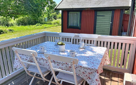 Villa Alvaret: Möbel, Holz, Tabelle, Gartenmöbel, Stuhl, Tisch Im Freien, Veranda, Deck, Hütte, Hinterhof