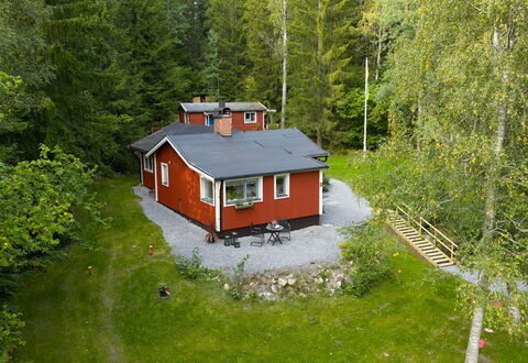 Paradislyckan: Fassade, Dach, Solarenergie, Schatten, Solarenergie, Schuppen, Abstellgleis