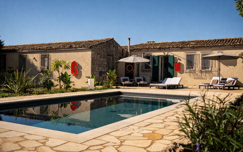 Villa Il Carato, Private Pool, Modica: Gartenmöbel, Wohngebiet, Schwimmbad, Zuhause, Estate, Hazienda, Resort, Stuhl, Villa, Sonnenliege