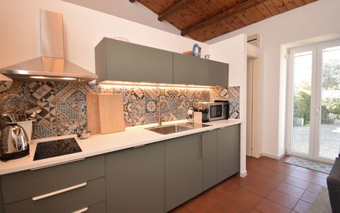Villa Il Carato, Private Pool, Modica: Küche, Countertop, Küchengerät, Interior Design, Major Appliance, Flooring, Cabinetry, Herd, Fussboden, Möbel