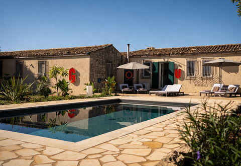 Villa Il Carato, Private Pool, Modica: Gartenmöbel, Wohngebiet, Schwimmbad, Zuhause, Estate, Hazienda, Resort, Stuhl, Villa, Sonnenliege