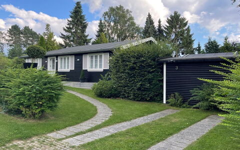 Har - 685M from the Sea: Haus, Strauch, Zuhause, Wohngebiet, Dach, Hütte, Garten, Rasen, Abstellgleis