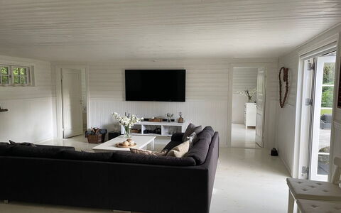 Har - 685M from the Sea: Holz, Flooring, Interior Design, Couch, Fussboden, Wohnzimmer, Möbel, Decke
