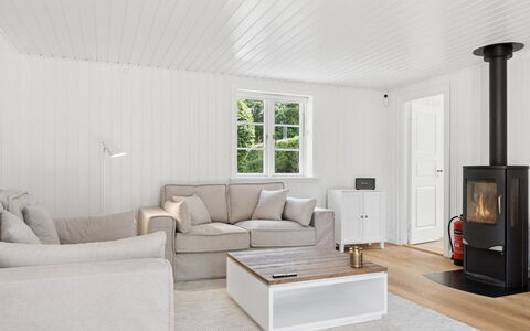 Har - 685M from the Sea: Flooring, Interior Design, Fussboden, Möbel, Couch, Holz, Wohnzimmer, Holzboden, Decke, Zimmer