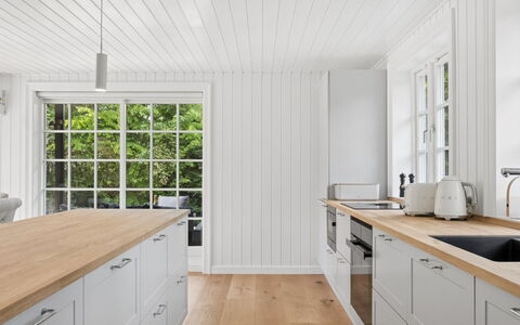 Har - 685M from the Sea: Flooring, Holz, Küche, Countertop, Fussboden, Interior Design, Cabinetry, Decke, Möbel, Holzboden