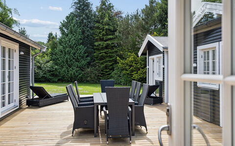 Har - 685M from the Sea: Holz, Veranda, Zuhause, Tür, Gartenmöbel, Möbel, Deck, Stuhl, Hütte, Tisch Im Freien