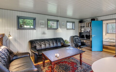 Kate - 700M to the Fjord: Flooring, Holz, Decke, Fussboden, Interior Design, Couch, Zimmer, Möbel, Wohnzimmer