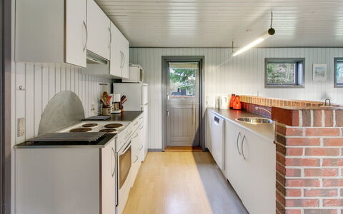 Kate - 700M to the Fjord: Holz, Flooring, Decke, Fussboden, Interior Design, Küche, Countertop, Zimmer, Holzbeize, Hartholz