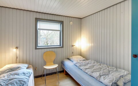 Kate - 700M to the Fjord: Holz, Schlafzimmer, Decke, Interior Design, Fussboden, Bett, Bettdecke, Bedding, Bettrahmen, Zimmer