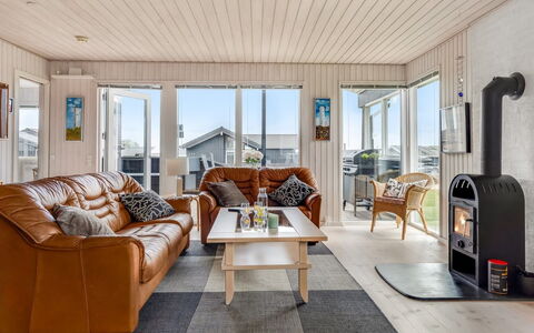 Danail - 250M from the Sea: Holz, Zuhause, Möbel, Holzboden, Wohnzimmer, Hartholz, Couch, Stuhl, Holzbeize